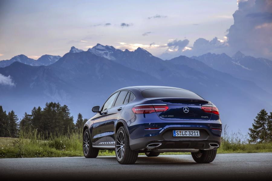 Mercedes-Benz GLC250 4Matic AMG Line Coupe 2016 года  (фото 2 из 32)